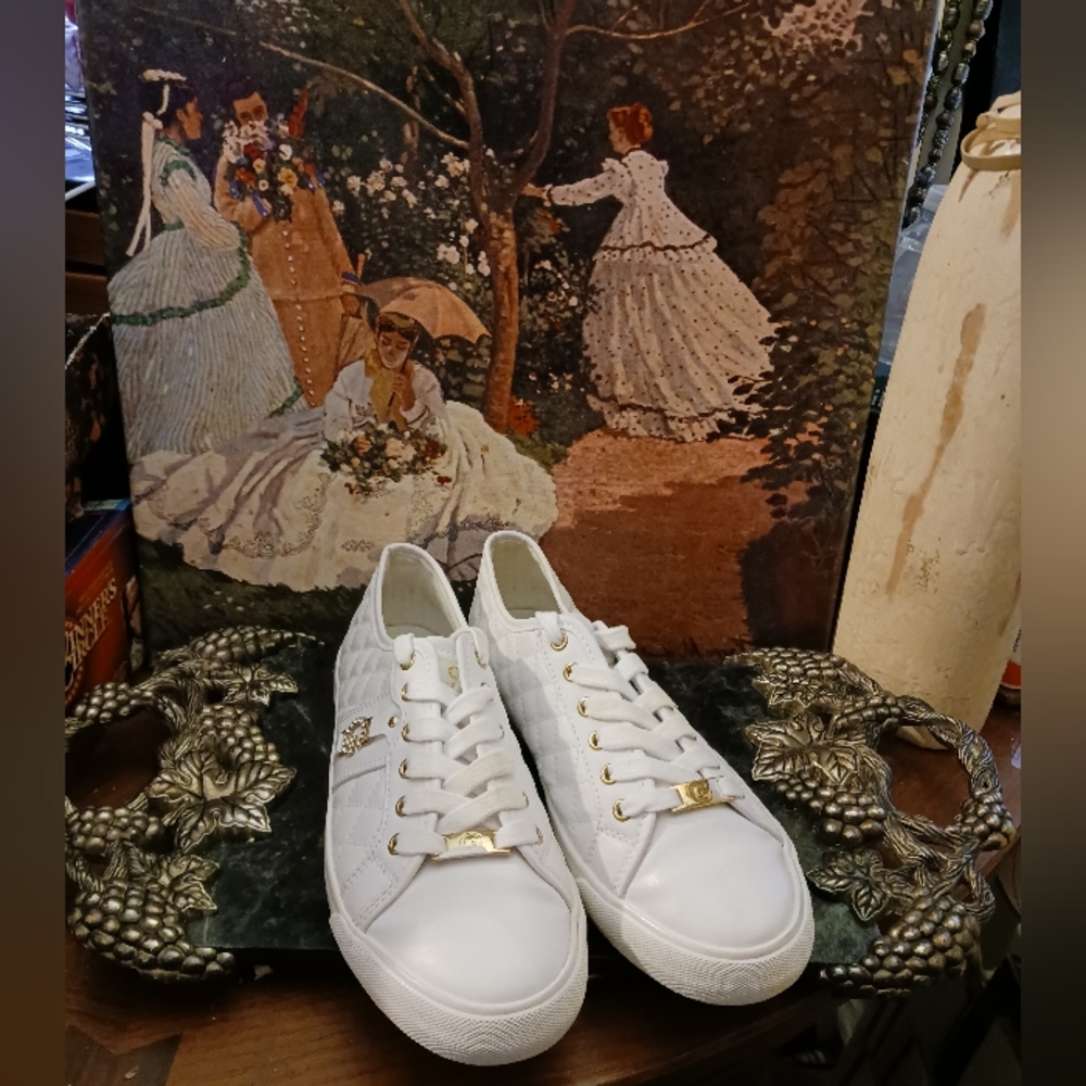 👟👟GBG Guess Women’s White Leather 🧦Quilted Pattern Shoes Size 8M.🧢🛍🎁 - Picture 13 of 14